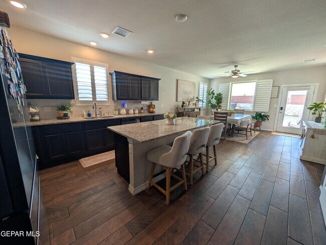 Building Photo - 10601 Hidden Crown Pl
