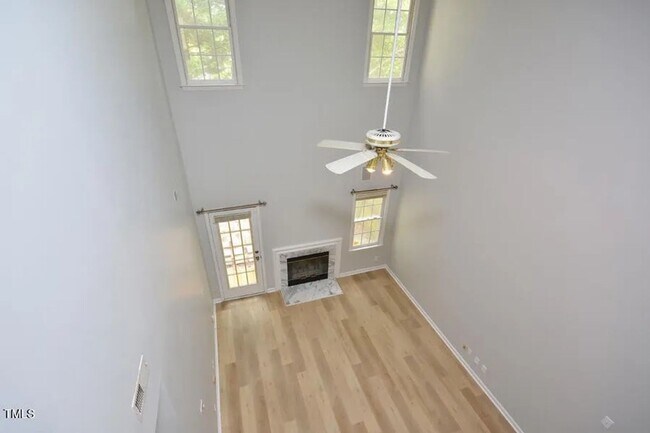 Building Photo - Spacious and Updated!  4 Bedrooms, LVP Flo...