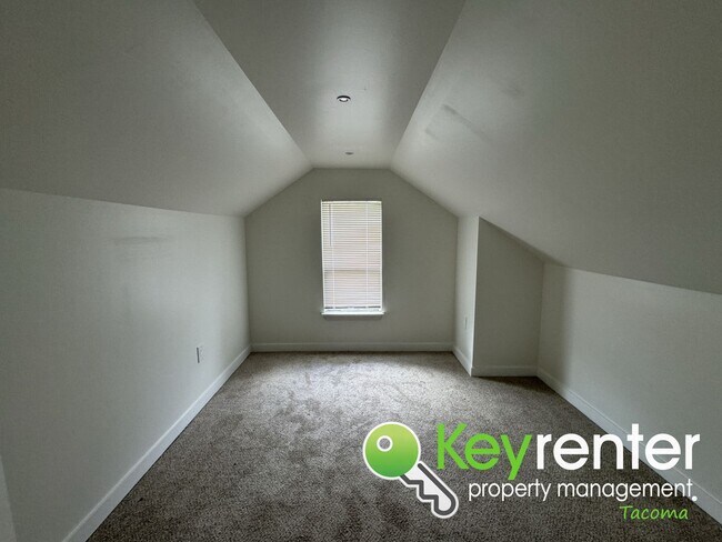 Building Photo - One of a Kind Remodeled House in Tacoma!