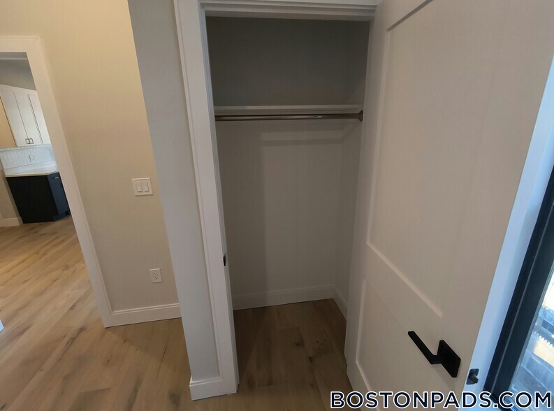 Building Photo - 157 Everett St