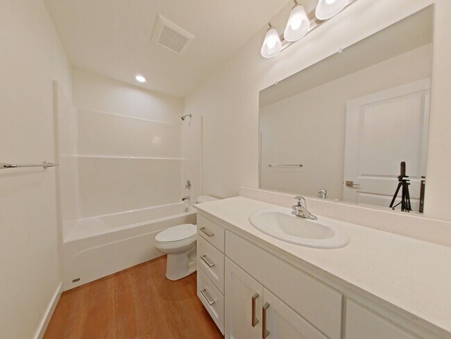 Building Photo - Sylvan Street Duplex