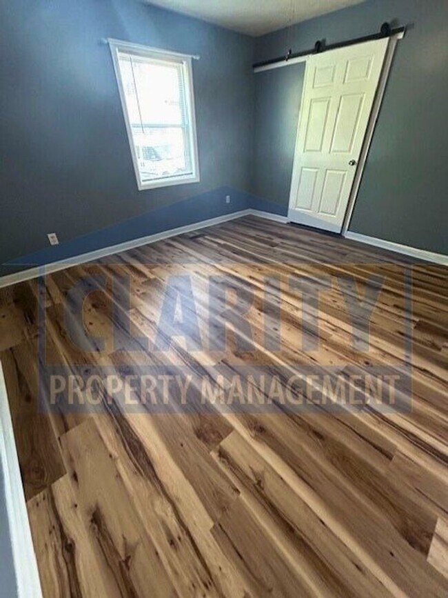 Building Photo - Spacious 3 bedroom, 2 bath home