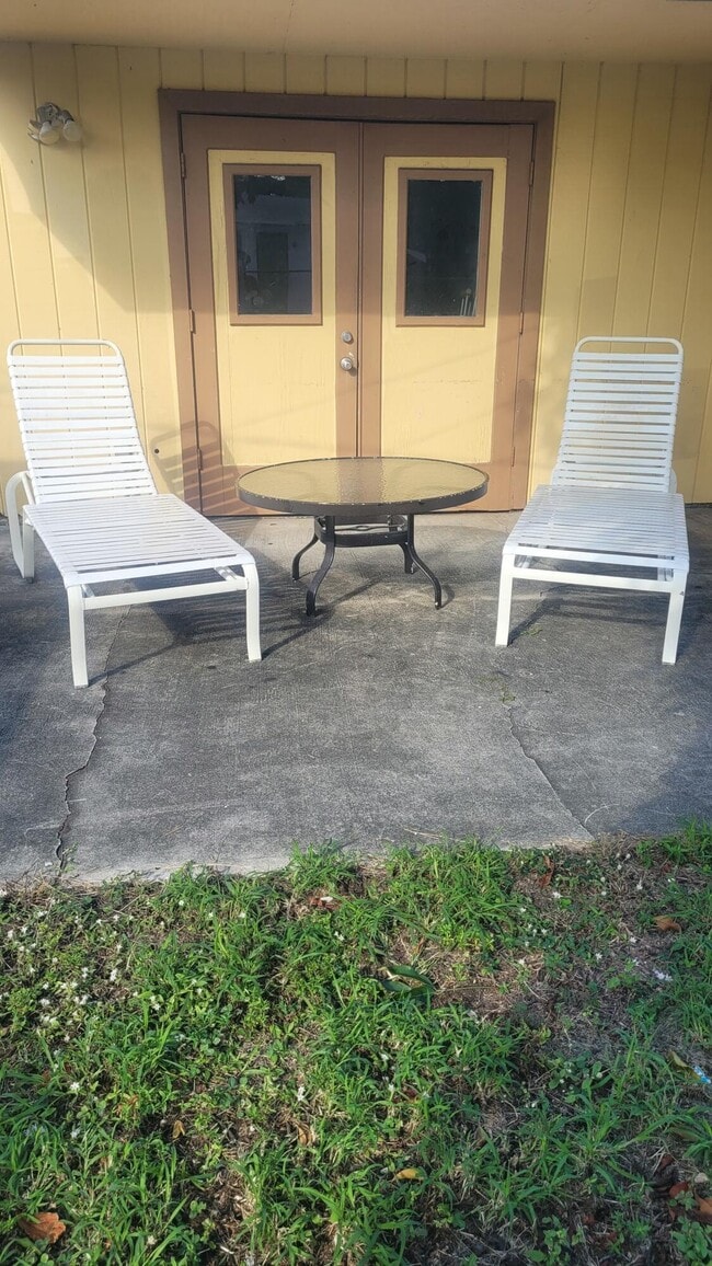 Building Photo - 302 N E St