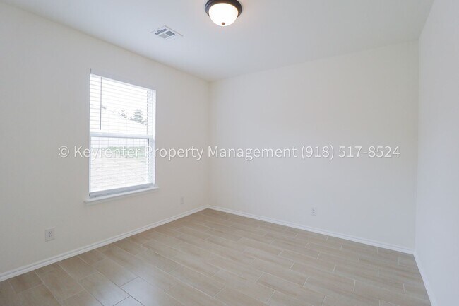 Building Photo - 3 Bed | 2 Bath in Owasso!