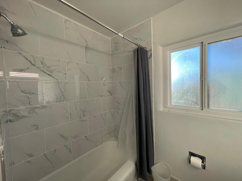 Building Photo - 2804 Truman St NE