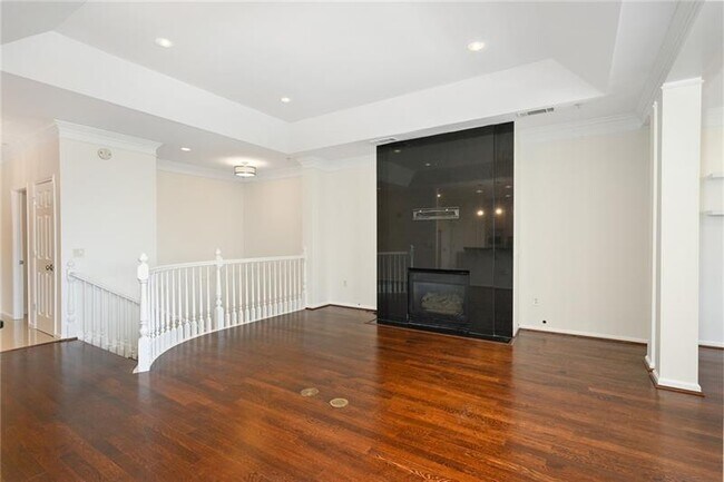 Building Photo - 3334 Peachtree Rd NE