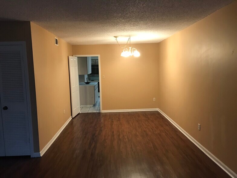 Building Photo - 3655 Haughton Ln
