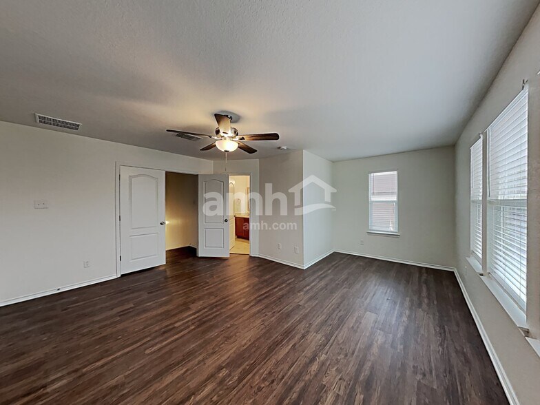 Building Photo - 135 Bass Ln