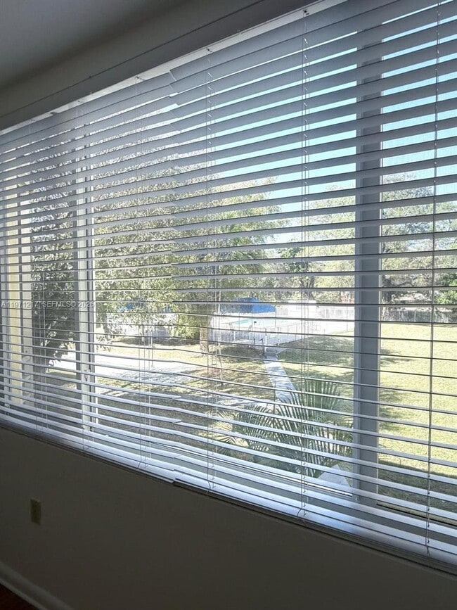 Building Photo - 1201 NE 191st St