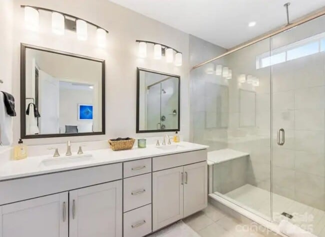 Building Photo - 5018 Harrowsmith Ln