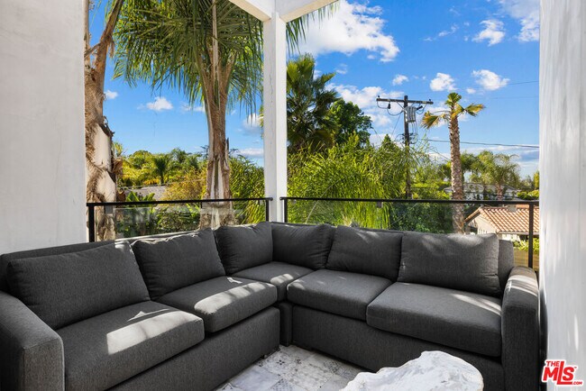 Building Photo - 4841 Alonzo Ave