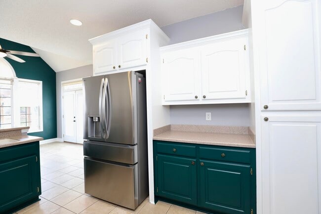 Building Photo - 1855 Beachforest Way