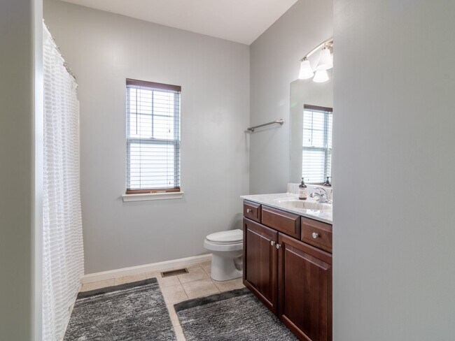 Building Photo - YEAR-ROUND - UNFURNISHED - CONDO  - WOODS ...