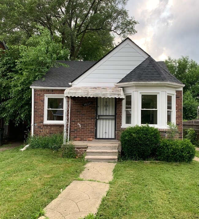 Building Photo - 2 bed 1.5 bath SFH Now Available!