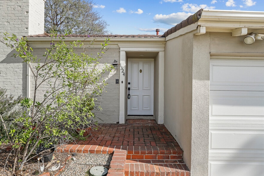 Building Photo - 1524 Coolidge Ave