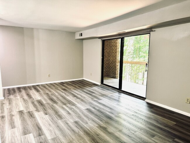 Building Photo - 1208 Schaub Dr