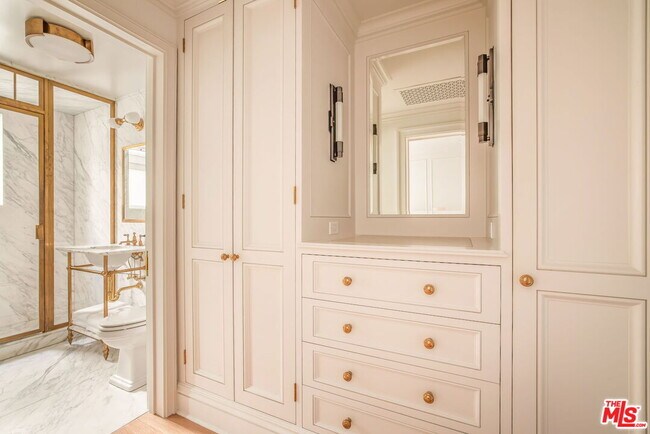 Building Photo - 1424 N Crescent Heights Blvd