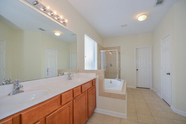 Building Photo - 28018 Wind Hawk Dr