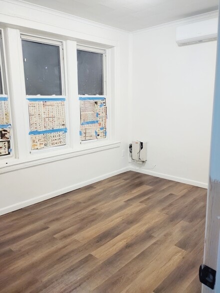 Building Photo - 341 Midwood St