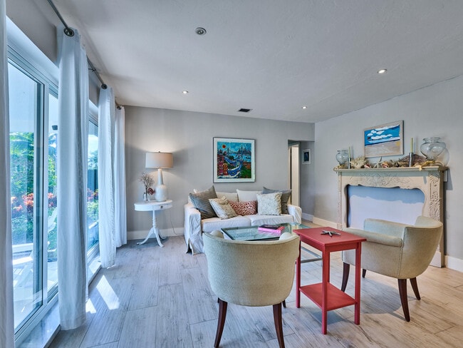 Building Photo - 301 NW 3rd Ct