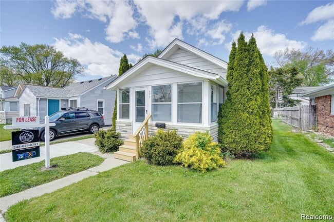 Building Photo - 577 E Brickley Ave