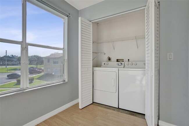 Building Photo - 12760 Vista Isles Dr