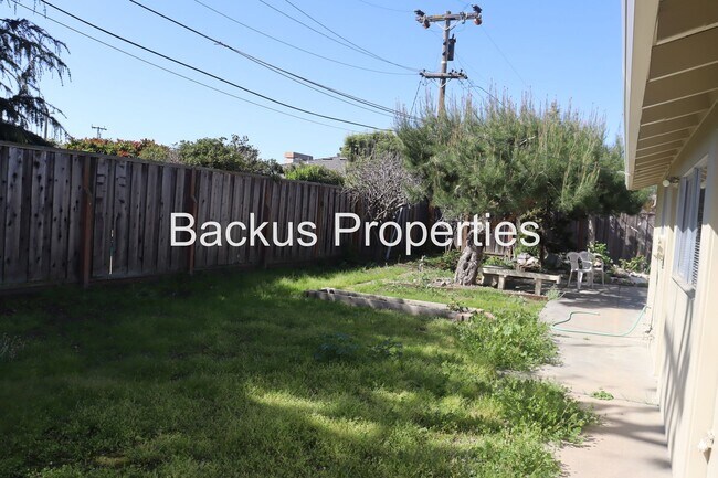 Building Photo - Wonderful three bedroom home in Monterey Park area of South Salinas