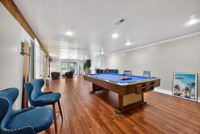 Building Photo - 5BR Retreat w/ Private Indoor Pool In Greensburg