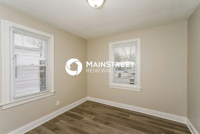 Building Photo - 3 Bedroom Pet-Friendly Home in Louisville, KY with Main Street Renewal