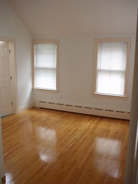 bedroom - 13 Webster Avenue