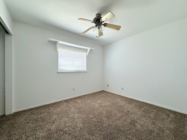 Building Photo - Northeast El Paso 3 Bed Refrig A/C split T...