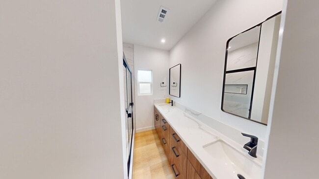 Building Photo - 5339 W Falls View Dr