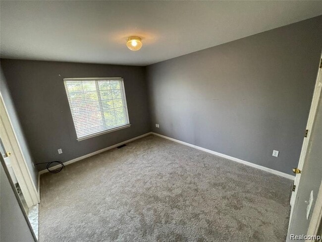 Building Photo - 8767 Hardwood Dr