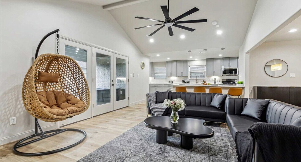 Building Photo - 5615 Cerritos Dr