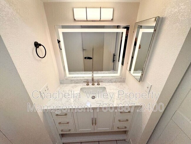 Building Photo - 1655 E Palm Canyon Dr