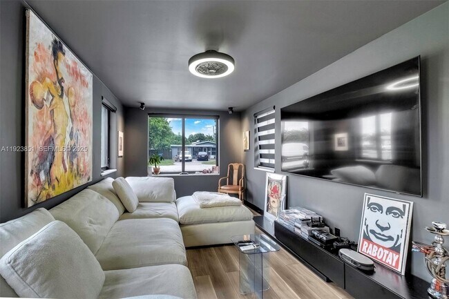 Building Photo - 530 NW 39th St