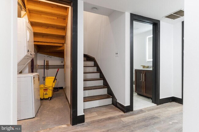 Building Photo - 1520 Green St