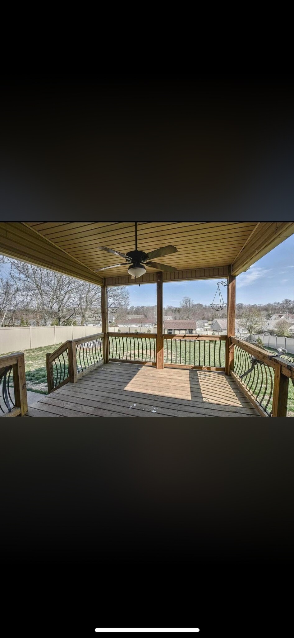 Building Photo - 812 Carousel Ct