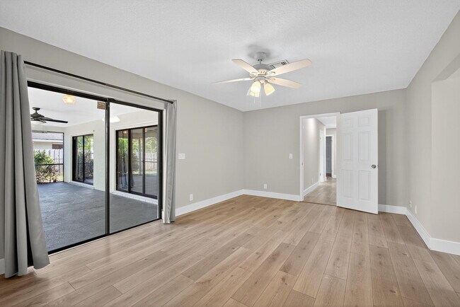 Building Photo - 1202 Essex Dr