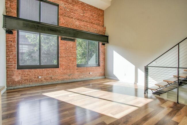 Building Photo - 3 Level Loft at Plant 51- 2 Bed/2 Bath - Exposed Brick