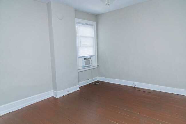 Building Photo - 16 S Plum St