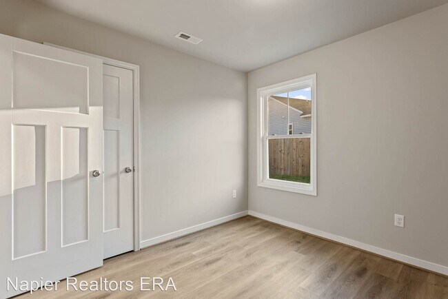 Building Photo - 3 br, 2 bath House - 24802A and 24802B Cox...