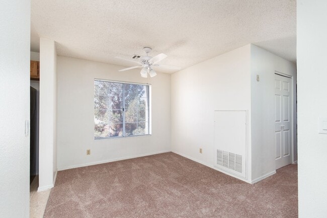 Building Photo - CENTRAL 2 BED, 2 BATH CONDO BLOCKS FROM UNLV