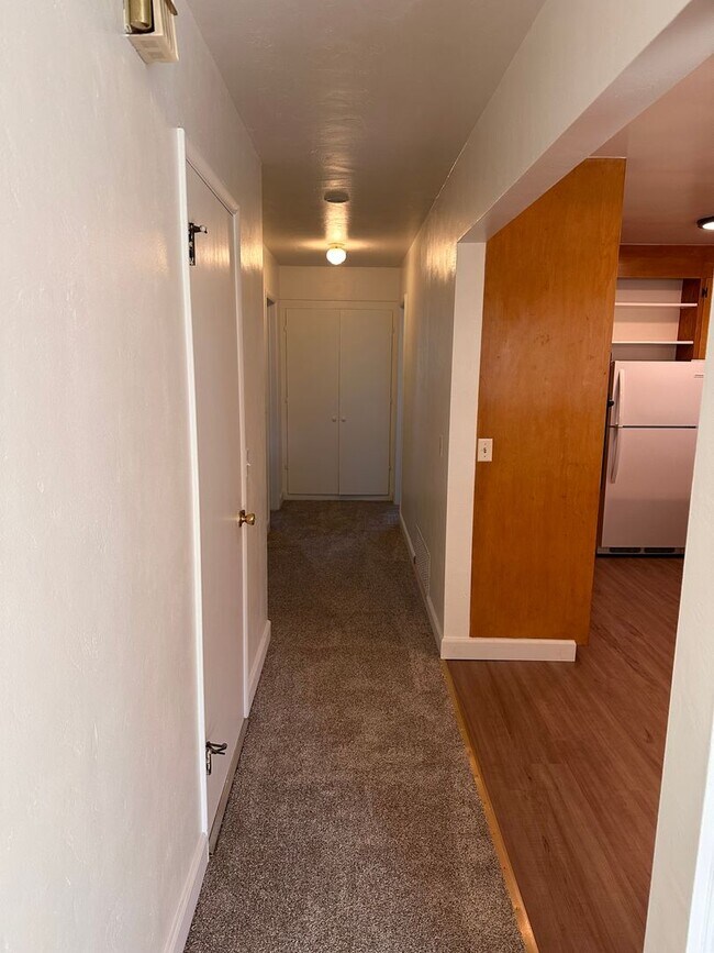 Building Photo - pine764