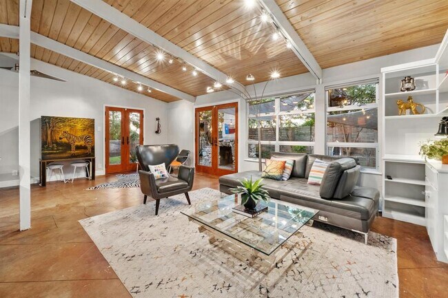 Primary Photo - 2301 Westway Cir