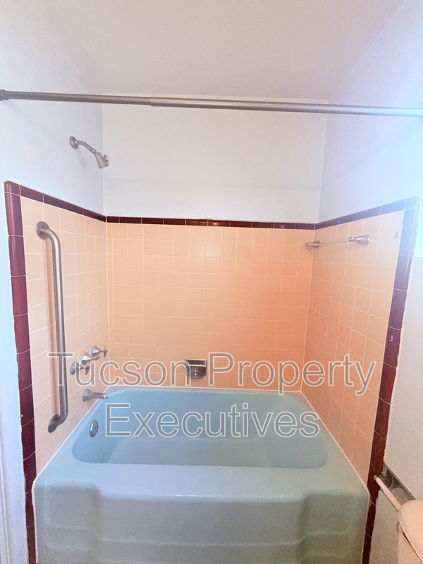 Building Photo - 4741 E 2nd St