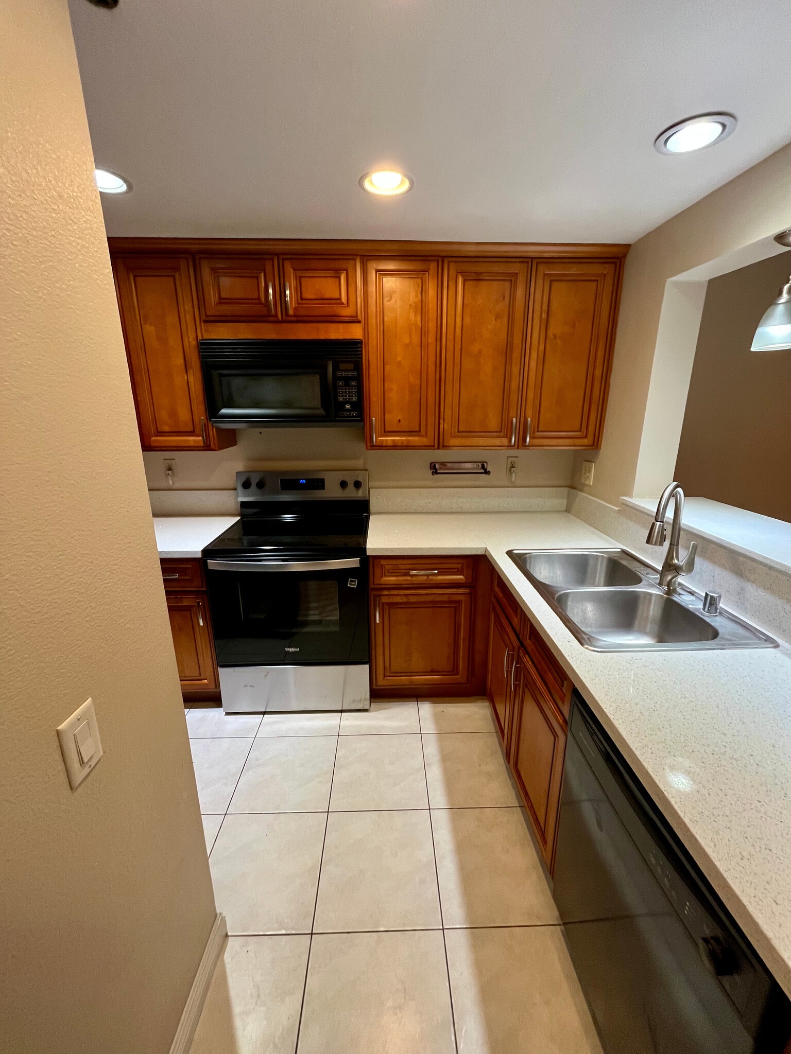 Building Photo - 8 Allenwood Ln