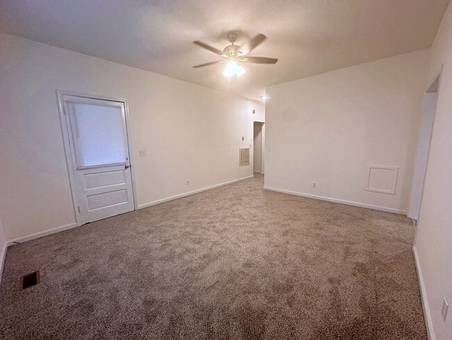 Building Photo - Bellevue - 2 Bedroom Apartment