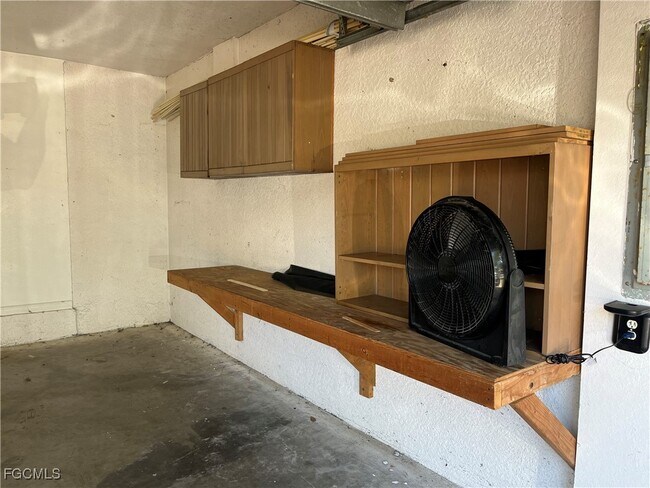 Building Photo - 9999 Chiana Cir