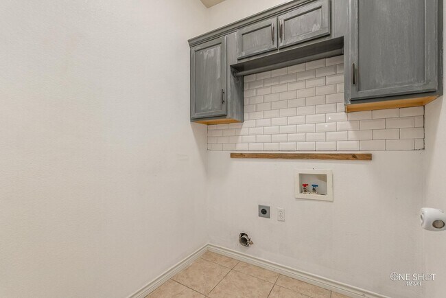 Building Photo - 7017 Springwater Ave